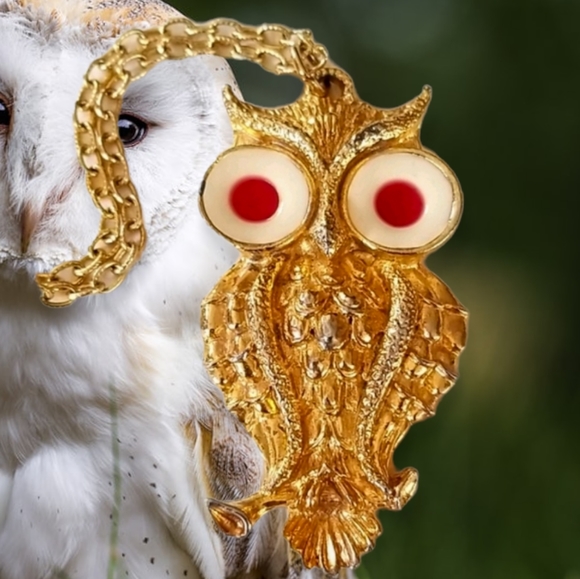 Vintage Mid Century 1960s Enamel Goldtone Owl Pendant Necklace - Picture 4 of 16